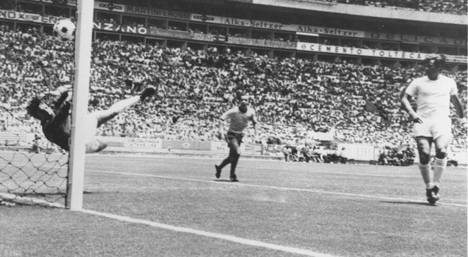 Gordon Banks saving Pele's header goal