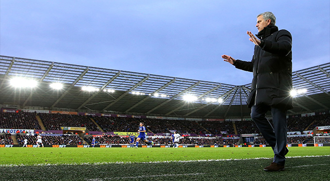 jose mourinho pitchside